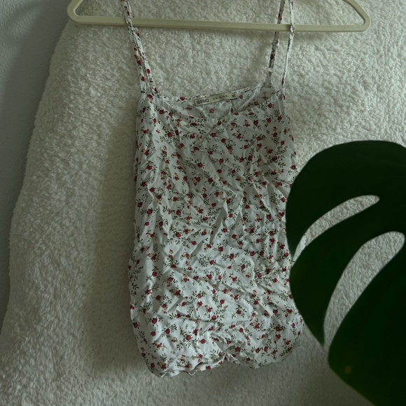 Vintage red rose top. - Picture 1 of 3